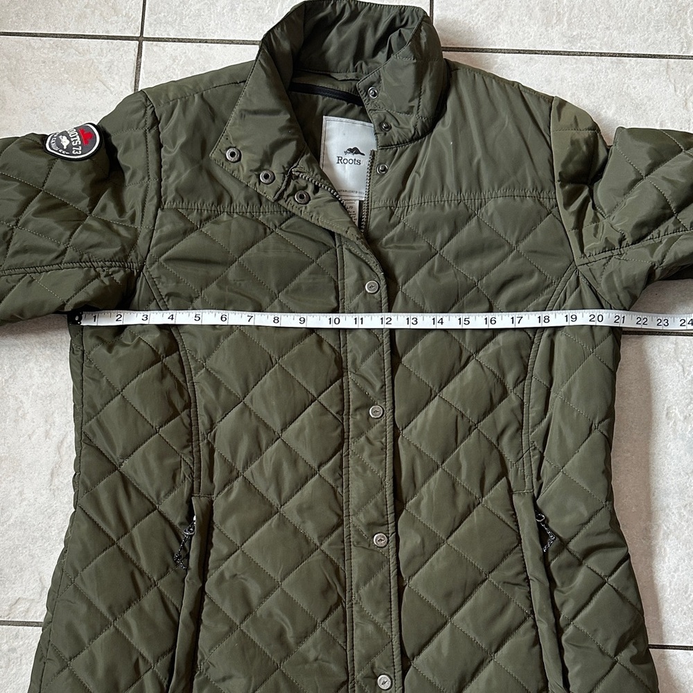 ROOTS Y2K Women’s Minimalist Olive Quilted Coat with Sleeve Patch Sz Lg - Picture 15 of 17